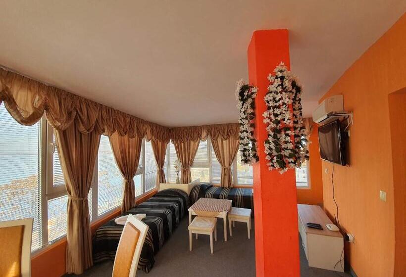 סוויטה עם מרפסת, Family Hotel Paros
