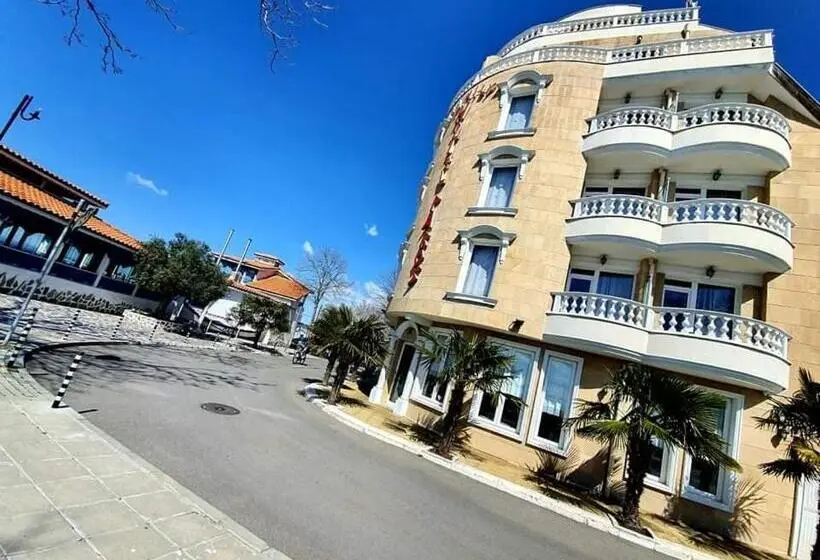 Perhehuone, Family Hotel Paros