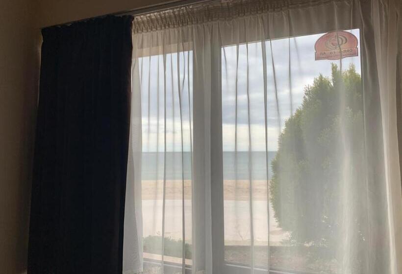 اتاق استاندارد یک نفره, Family Hotel Piter