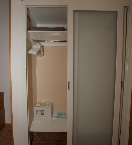 经济房, Family Hotel Saint George