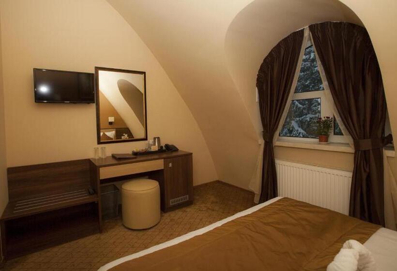 经济房, Family Hotel Saint George