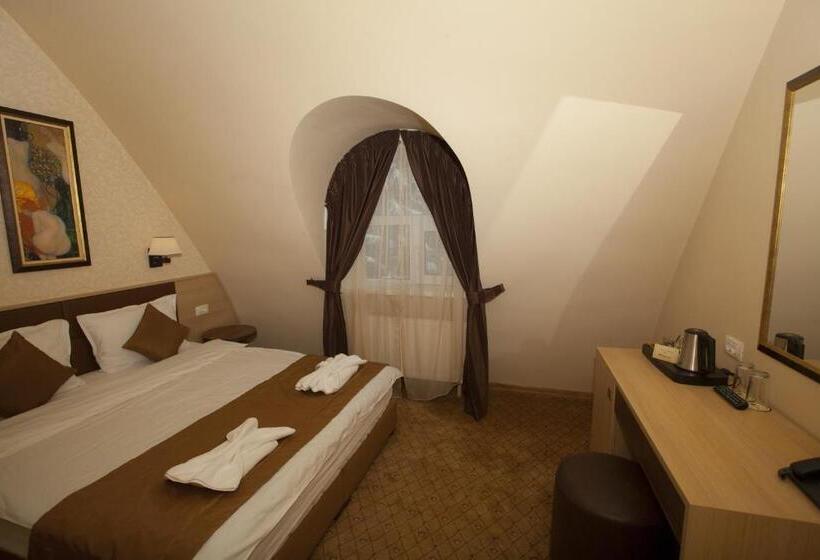 经济房, Family Hotel Saint George