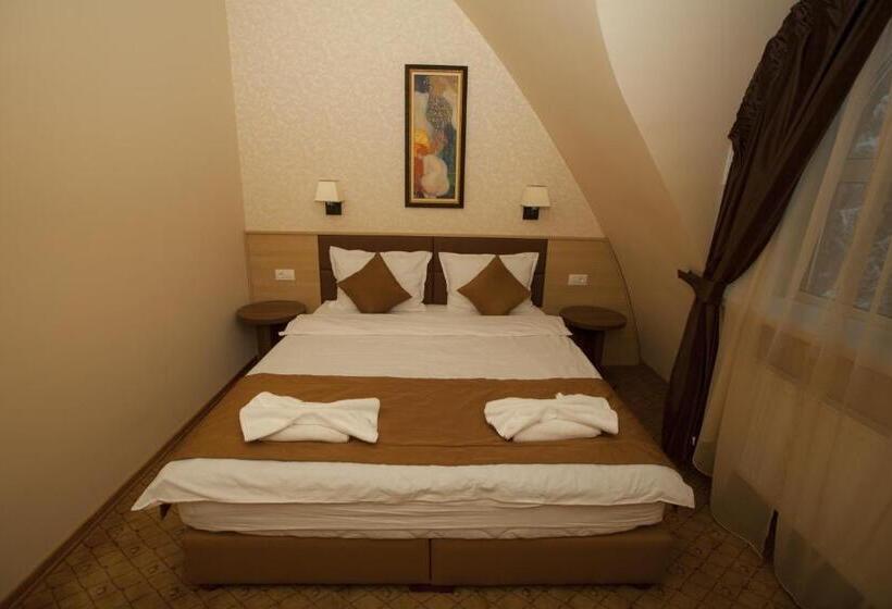 经济房, Family Hotel Saint George