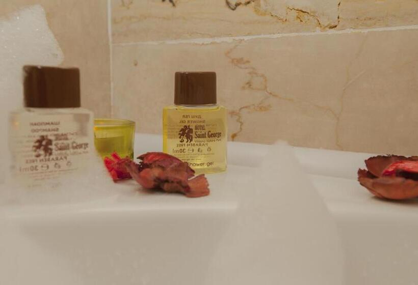 可观山景的豪华套房, Family Hotel Saint George