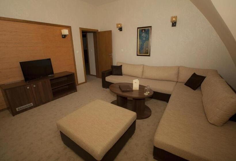 可观山景的豪华套房, Family Hotel Saint George