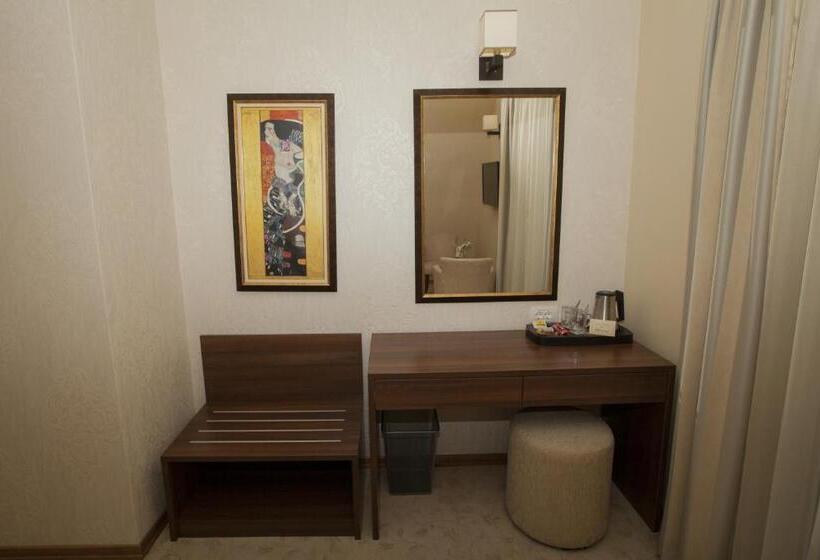 可观山景的豪华套房, Family Hotel Saint George