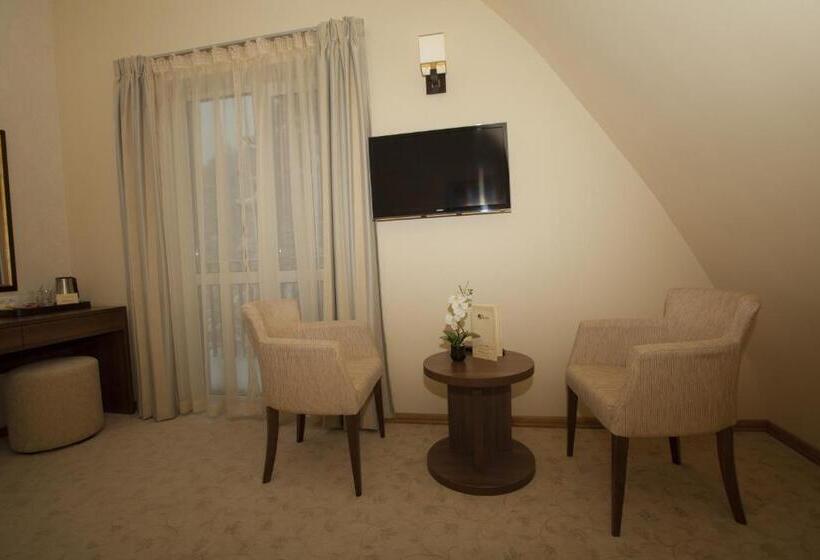 可观山景的豪华套房, Family Hotel Saint George