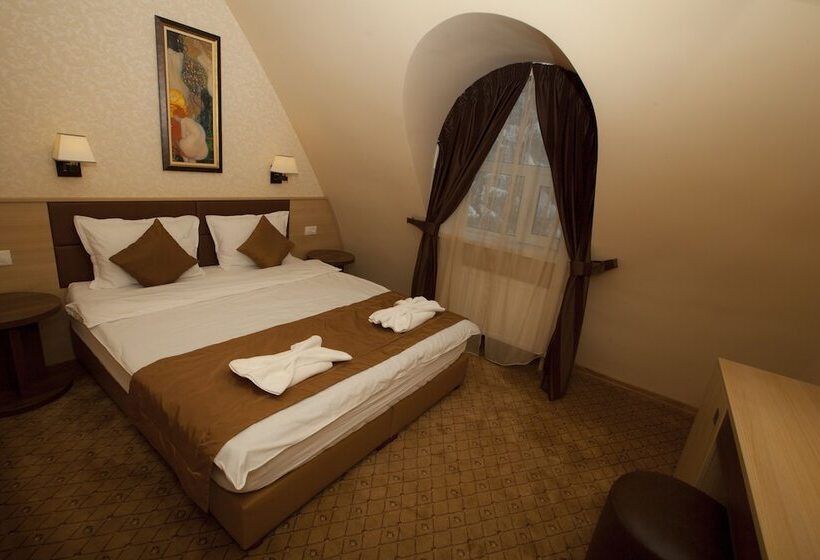 经济房, Family Hotel Saint George