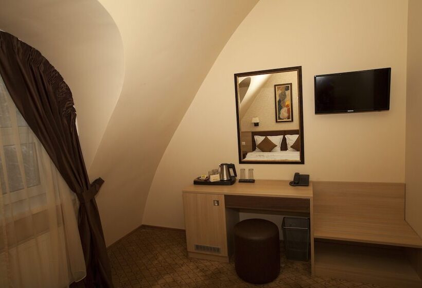 经济房, Family Hotel Saint George