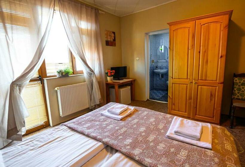 バルコニー付きスタンダードトリプルルーム, Family Hotel Chichin