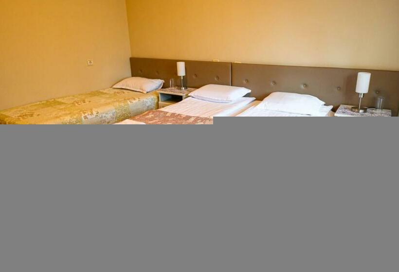 バルコニー付きスタンダードトリプルルーム, Family Hotel Chichin