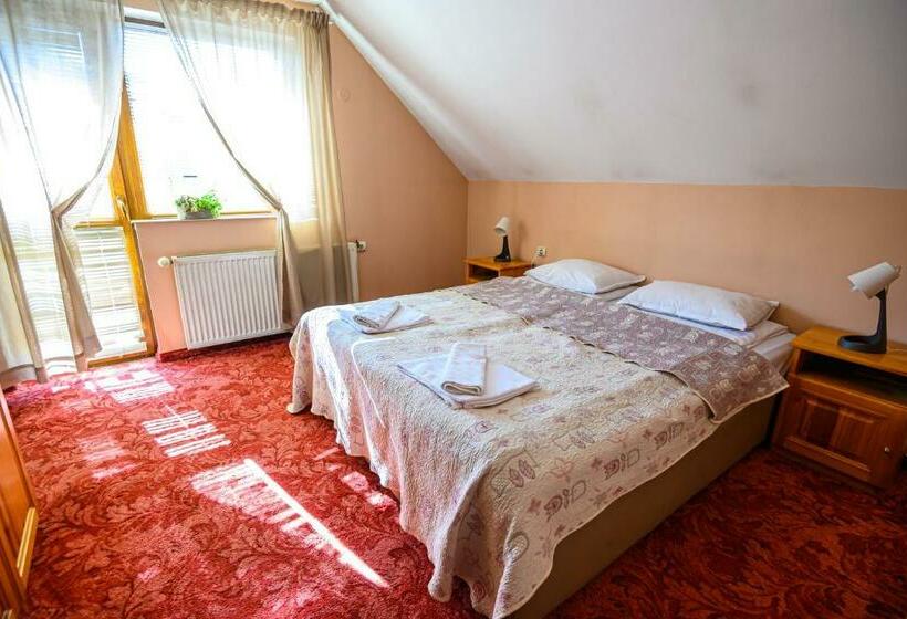 ファミリーステューディオ, Family Hotel Chichin