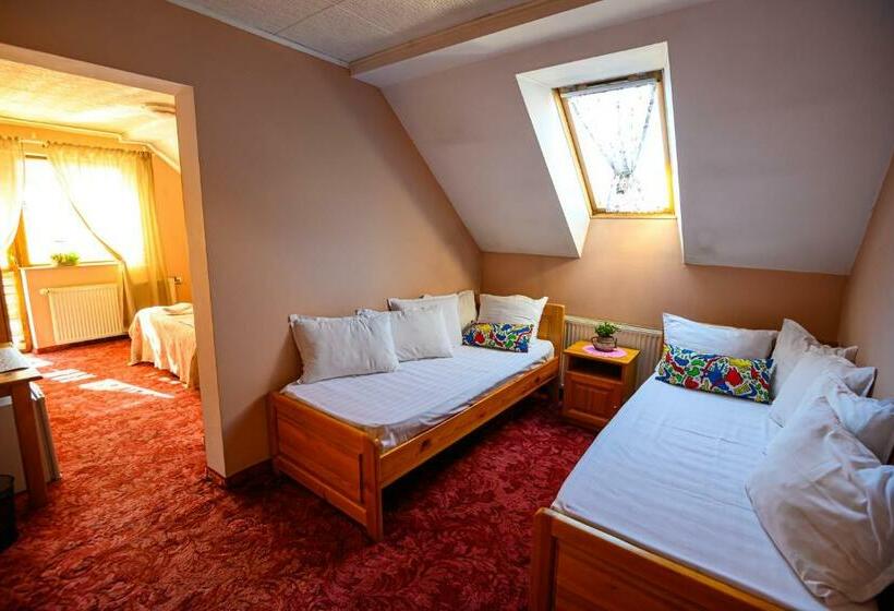 ファミリーステューディオ, Family Hotel Chichin