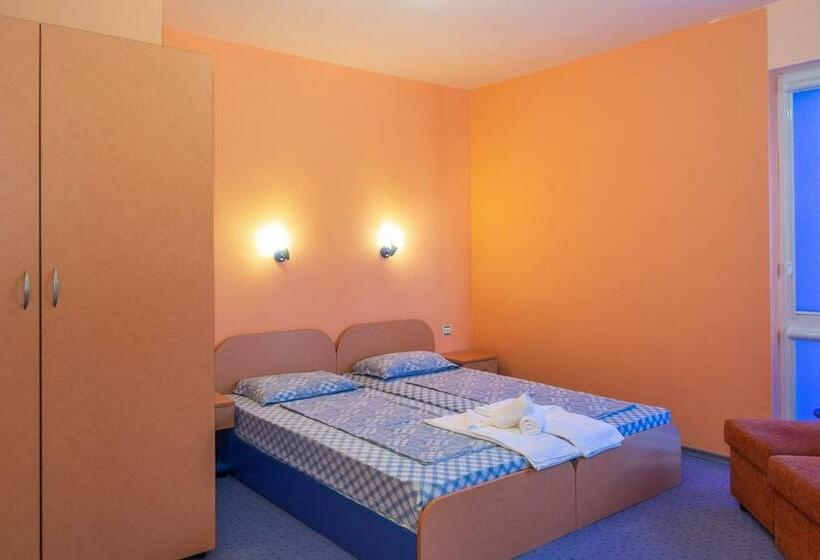 חדר משפחתי, Dara