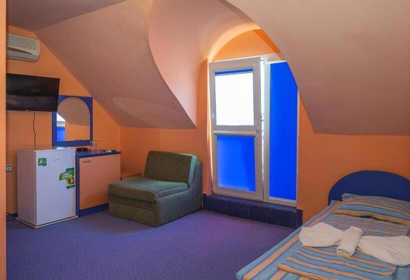 غرفة عائلية, Dara