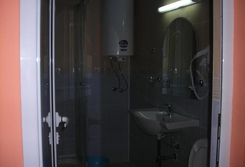 Трехместный Номер Deluxe, Dara