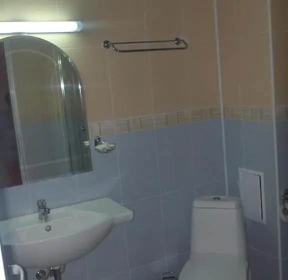 Deluxe Kolmen Hengen Huone, Dara