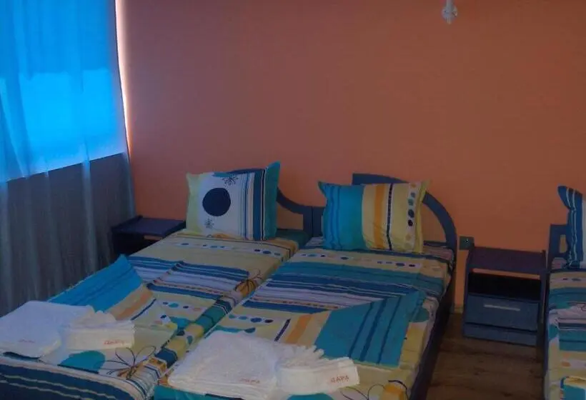 Deluxe Kolmen Hengen Huone, Dara