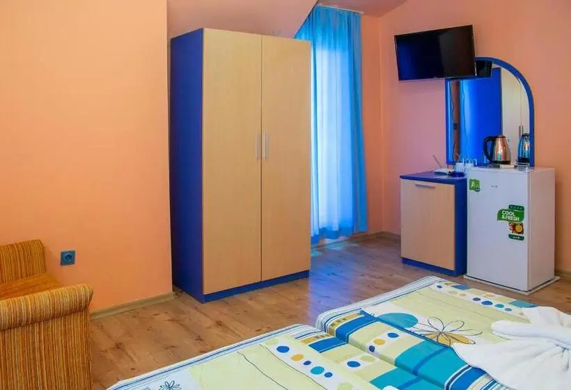 Deluxe Kolmen Hengen Huone, Dara