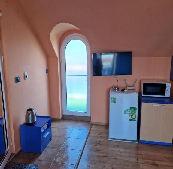 غرفة ديلوكس ثلاثية, Dara