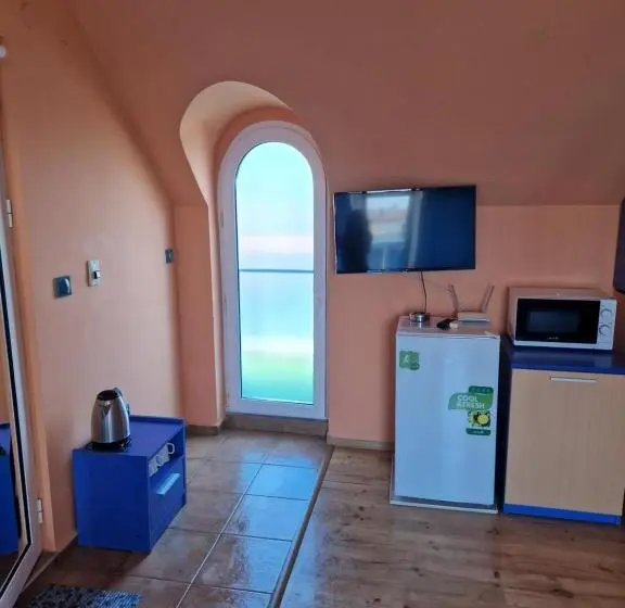 Deluxe Kolmen Hengen Huone, Dara