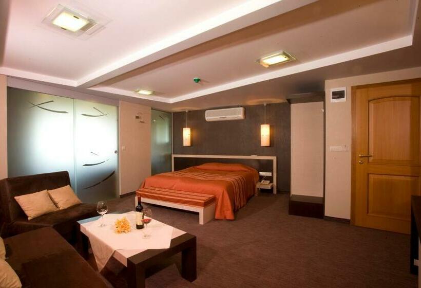 Апартаменты Deluxe 1 Спальня, Edi