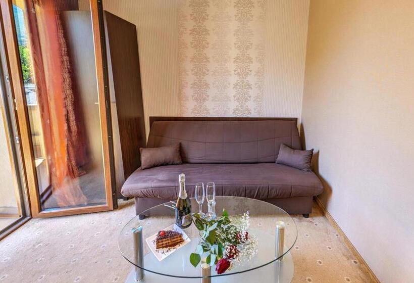 Suíte Júnior, Eleganza Family