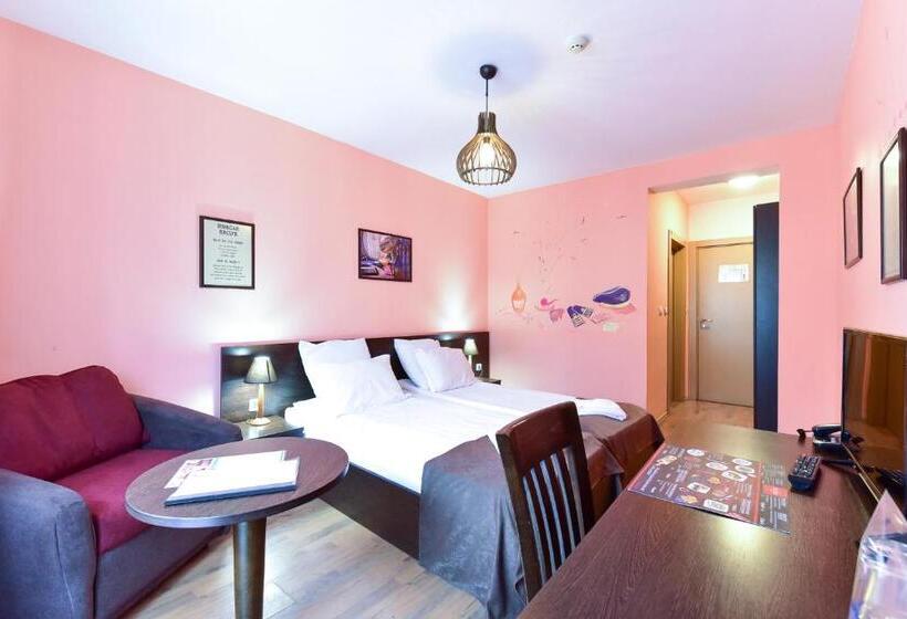 غرفة قياسية مزوَّدة بشُرفة, Ida