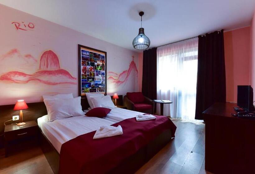 غرفة قياسية مزوَّدة بشُرفة, Ida