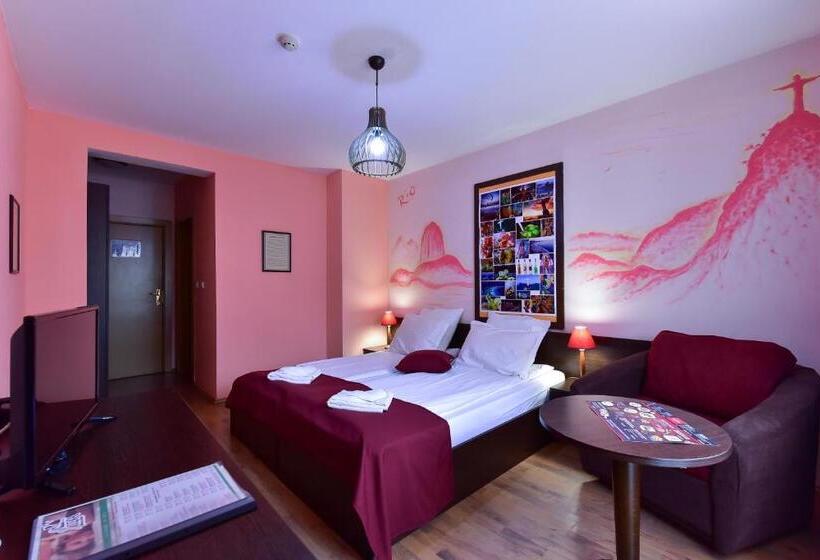 غرفة قياسية مزوَّدة بشُرفة, Ida