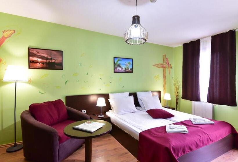 غرفة قياسية مزوَّدة بشُرفة, Ida