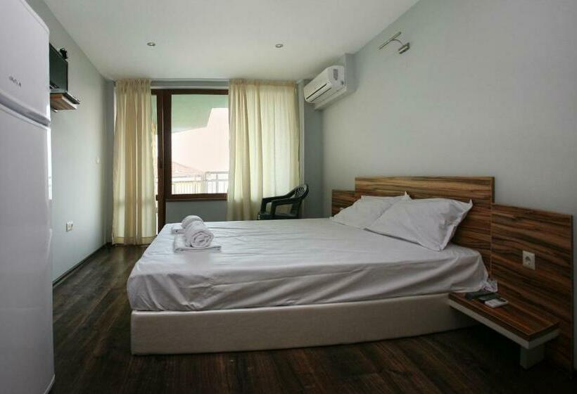 غرفة قياسية مزوَّدة بشُرفة, Jbh