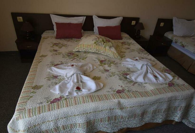 غرفة قياسية ثلاثية, Kandrovi Sozopol