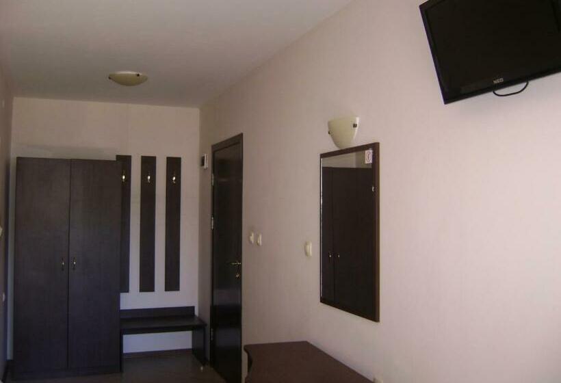 标准三人间, Kandrovi Sozopol