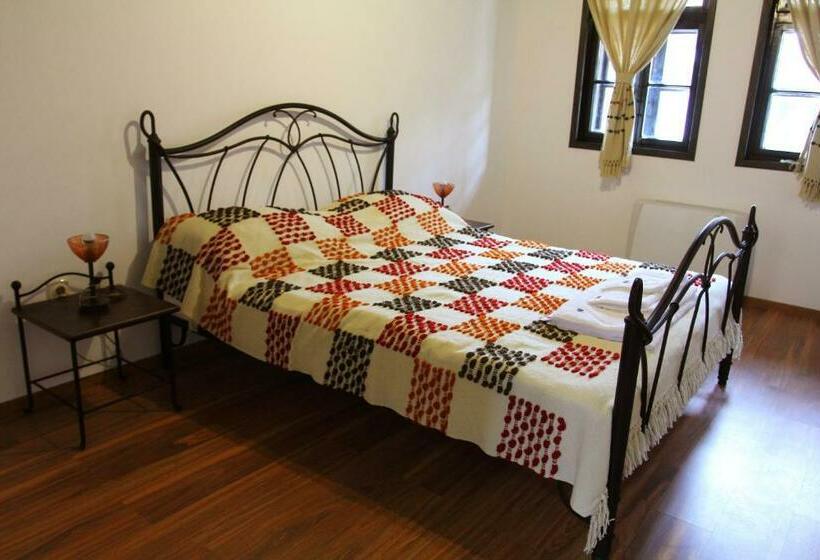 اتاق استاندارد, Khan Staria Dobrich Family