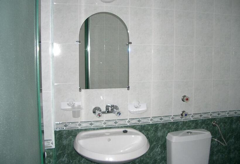 جناح ديلوكس, Levteri