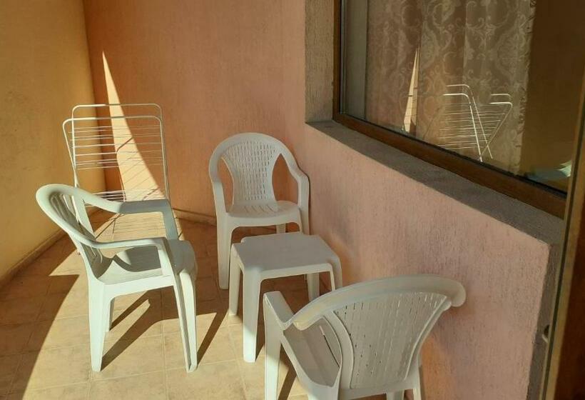 غرفة قياسية ثلاثية مزودة بشرفة, Manz 2