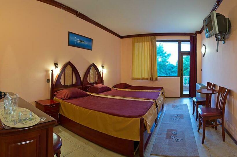 غرفة قياسية ثلاثية مزودة بشرفة, Manz 2