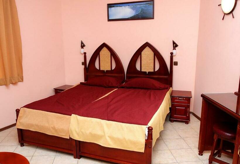 غرفة عائلية, Manz 2