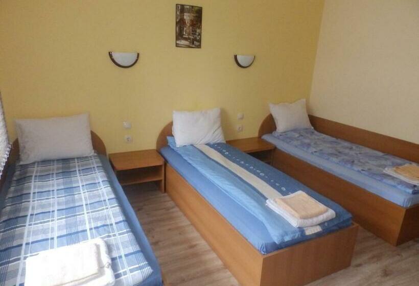 חדר סטנדרט לשלושה, Mix