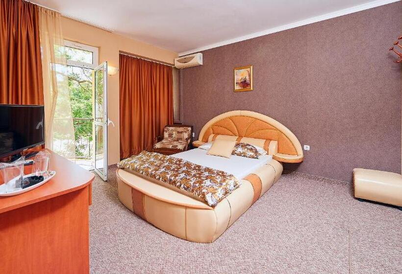 סוויטה עם מרפסת, Peneka