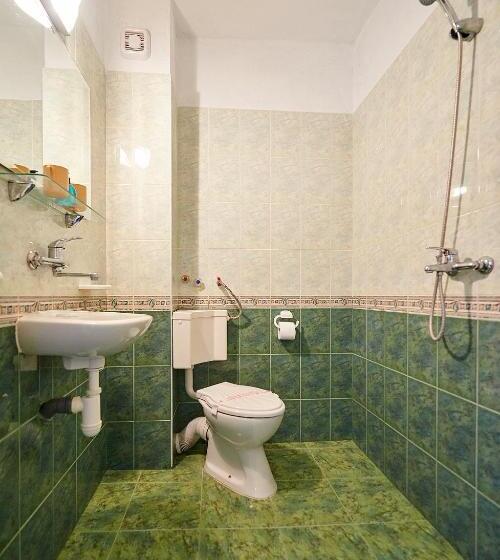 חדר דלוקס, Peneka