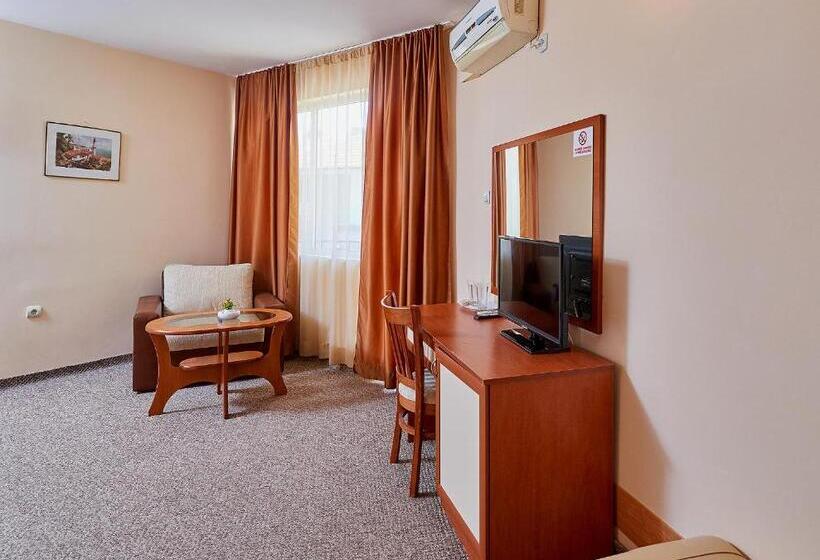 חדר דלוקס, Peneka