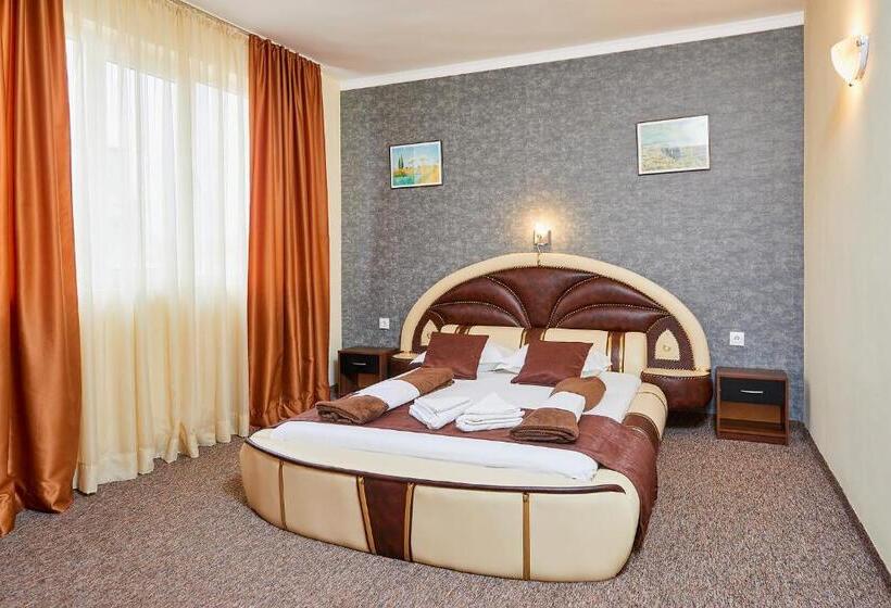 Трехместный Номер Deluxe, Peneka