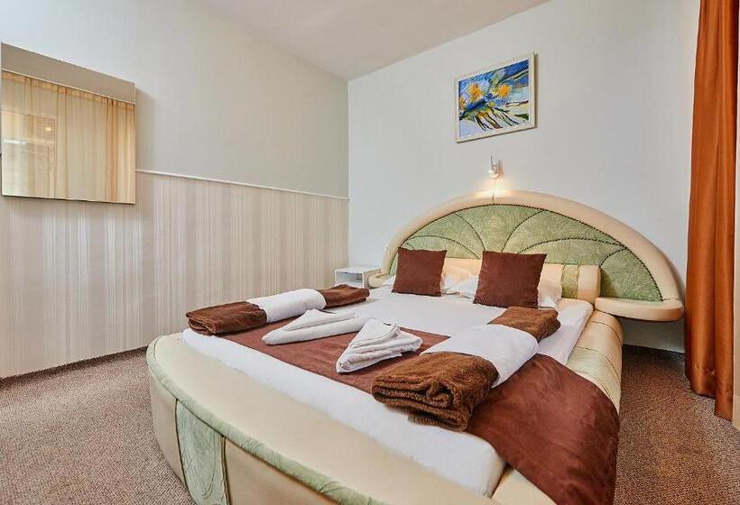 דירת חדר, Peneka