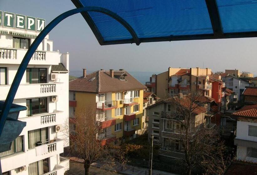 חדר סטנדרט לשלושה, Prima Vera