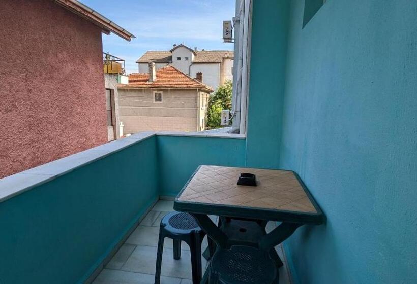 חדר סטנדרט לארבעה, Prima Vera