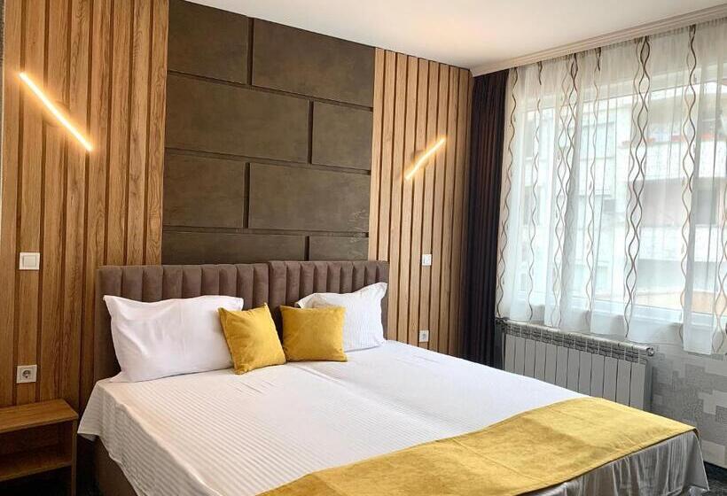 带阳台的豪华间, Trayana