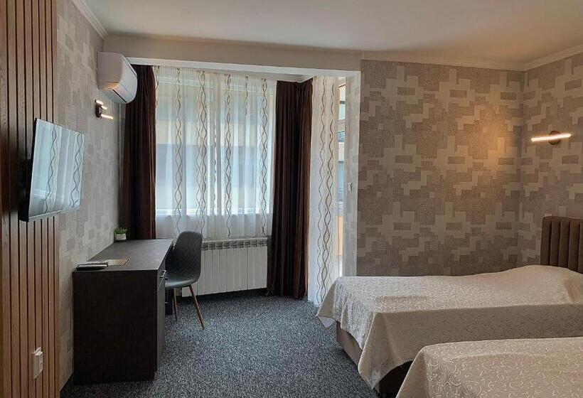 带阳台的豪华间, Trayana