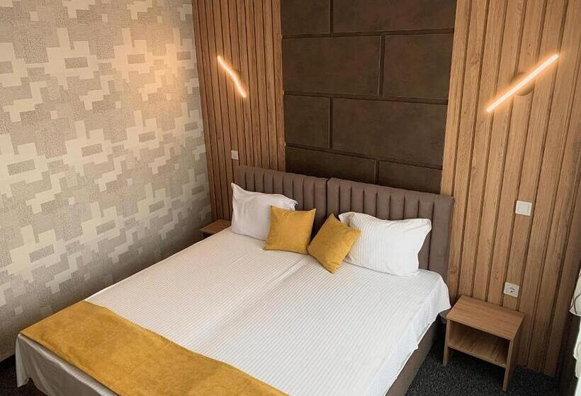 带阳台的豪华间, Trayana